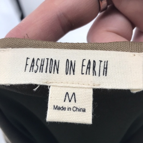 Fashion on Earth Button Down Romper NWT Size M - Picture 2 of 11